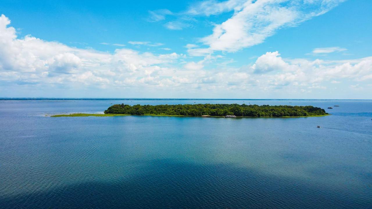 Отель Seclude By The Lake, Alleppey Alappuzha Экстерьер фото